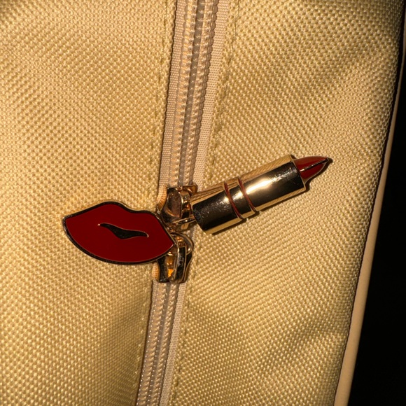 *SOLD* Bésame Cosmetics Messenger Bag *like new w/o tags - Picture 2 of 3